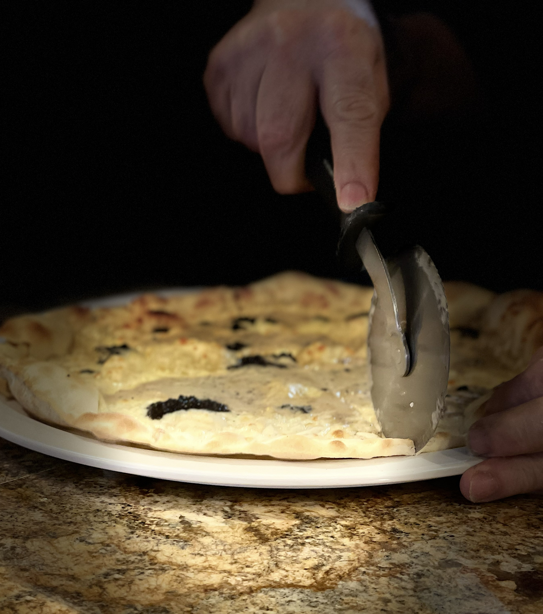07 Cada plato es una experiencia. Cocina italiana auténtica elaborada con producto fresco, recetas de origen y el Mediterráneo como inspiración. Descubre nuestra carta a través de estas imágenes.